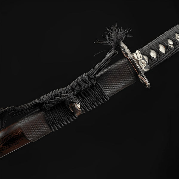 Kuroki Katana (Damaststahl & echter Hamon) - 黒木刀 — Klingen-Detail Nahaufnahme mit sichtbarem Stahl