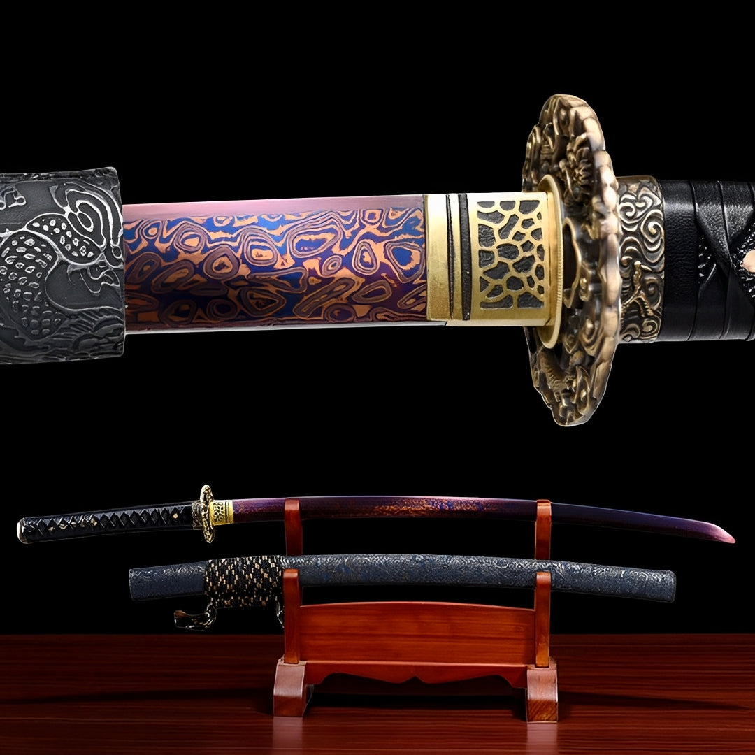 Mugengane Katana Nahaufnahme der Damaststahl-Klinge mit echtem Hamon und sichtbarer Faltungsmaserung