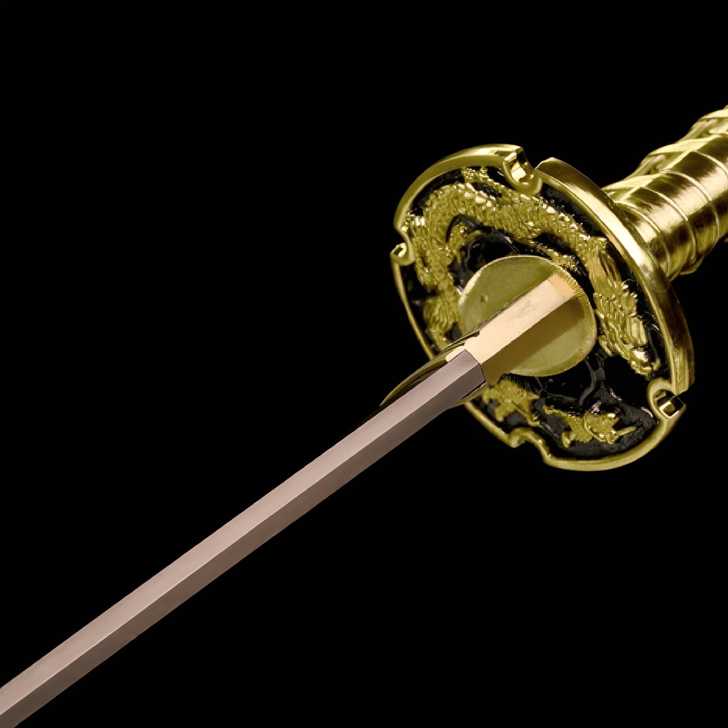 Ogon Ryushi Katana - 子の刀 — Griff-Detail mit Rochenhaut und Menuki