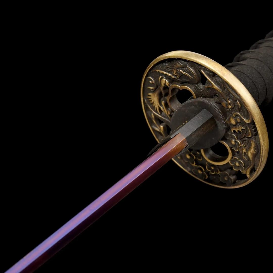 Lila Klinge Katana - パープル — Tsuba Nahaufnahme und Ito-Wicklung