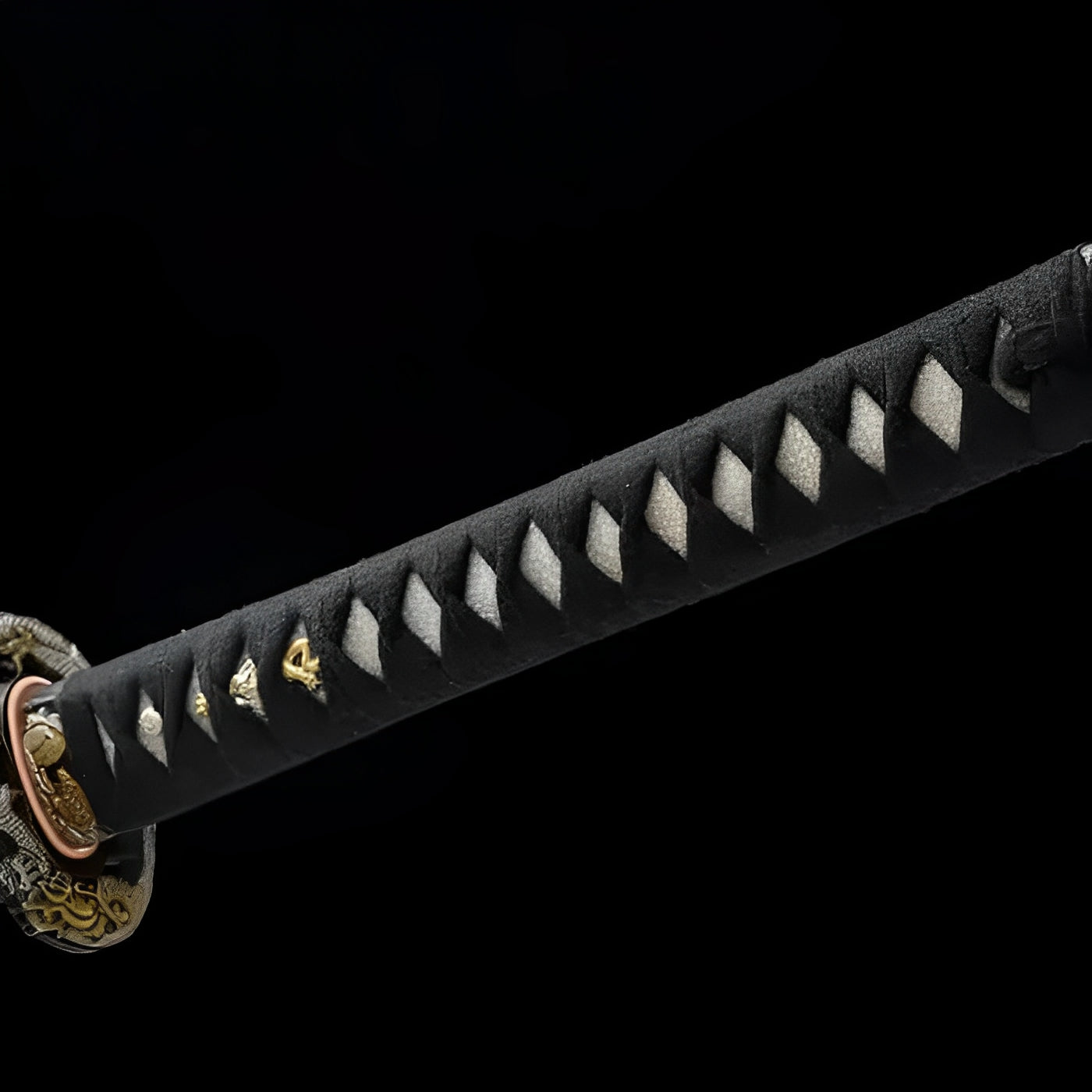 Ryūjin Katana (T10-Damaststahl & echter Hamon) - 竜神 — Saya und Griff Detail mit Beschlägen