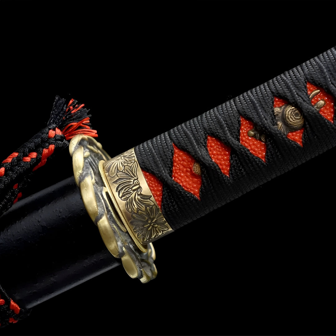 Shinku Wakizashi (Damaststahl) - 真紅 — Griff-Detail mit Ito-Wicklung