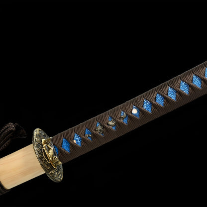 Shizukesa Katana - 光静刀 — Saya und Griff Detail mit Beschlägen