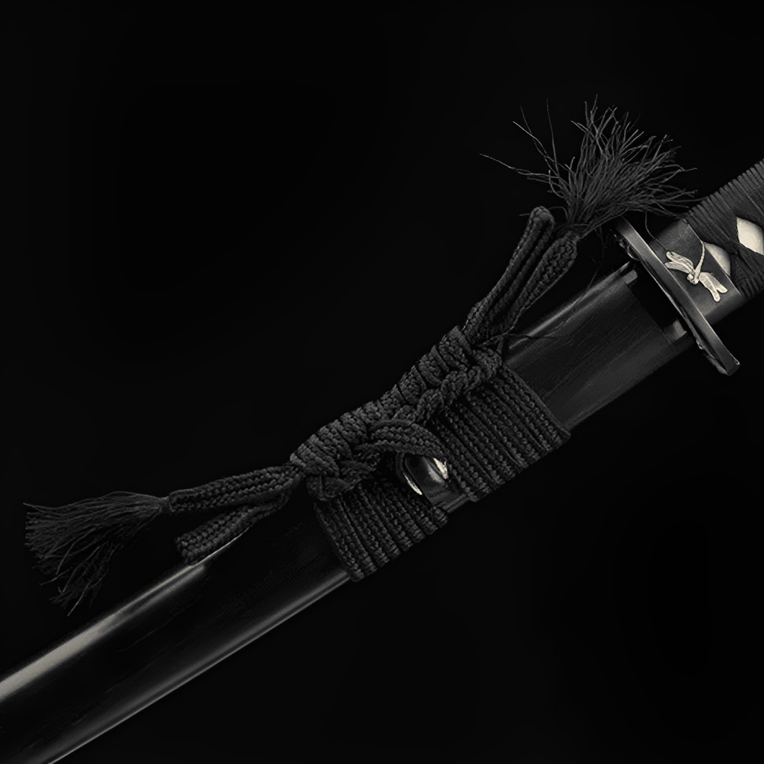 Tombo Katana (Damaststahl & echter Hamon) - 蜻蛉 — Tsuba Nahaufnahme und Ito-Wicklung