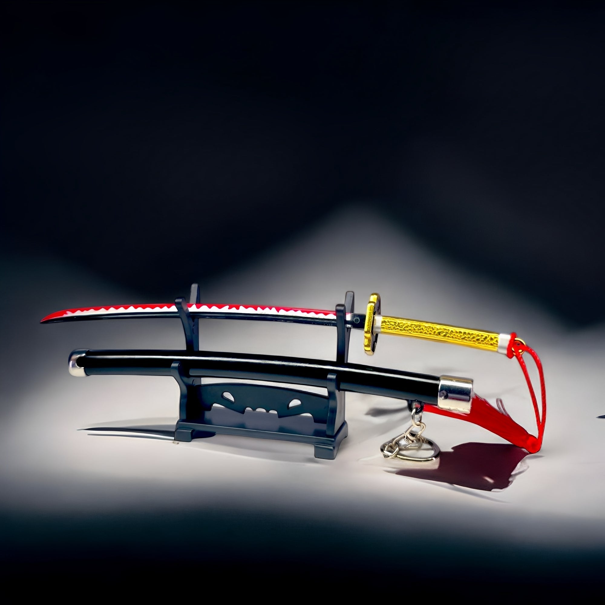 Tsugikuni Yoriichi Mini-Katana — Komplett-Ansicht auf Display-Ständer