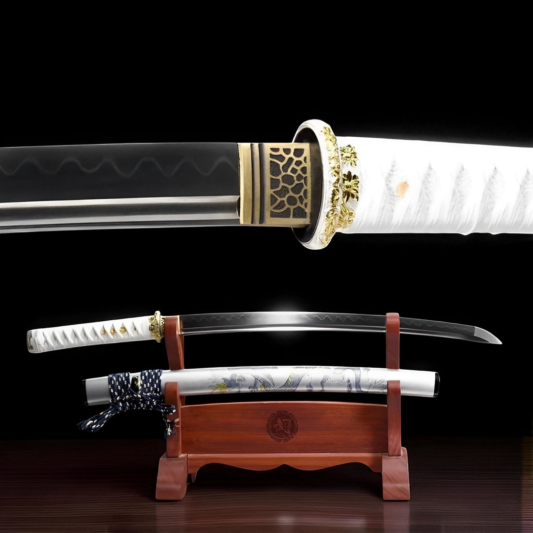 Tsukihana Wakizashi T10-Stahl mit weißer Saya und goldenen Chrysanthemen am Kupfer-Tsuba
