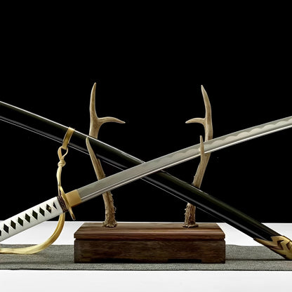 Vergil Yamato Katana - ヤマト — Griff-Detail mit Rochenhaut und Menuki