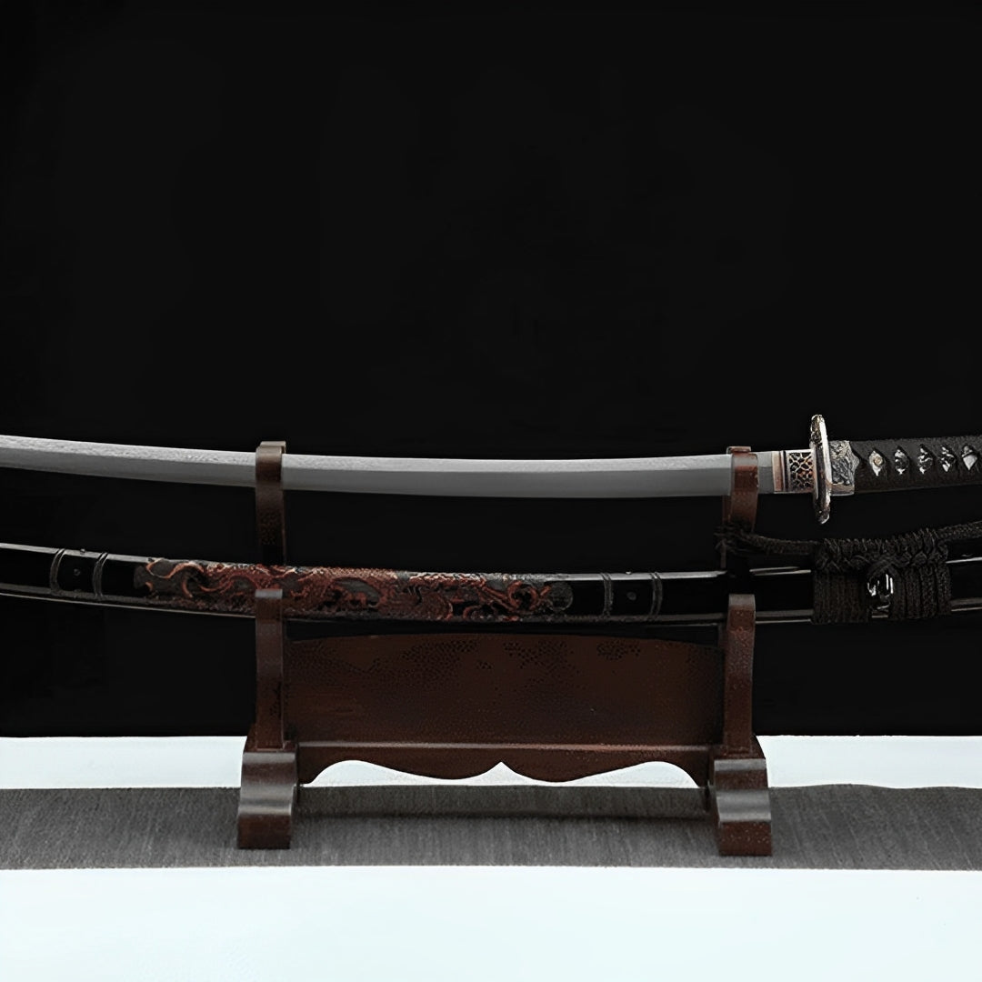 Yugure Katana auf Bronze-Ständer mit handgemalter schwarzer Saya und kupfer-roten Floralmotiven