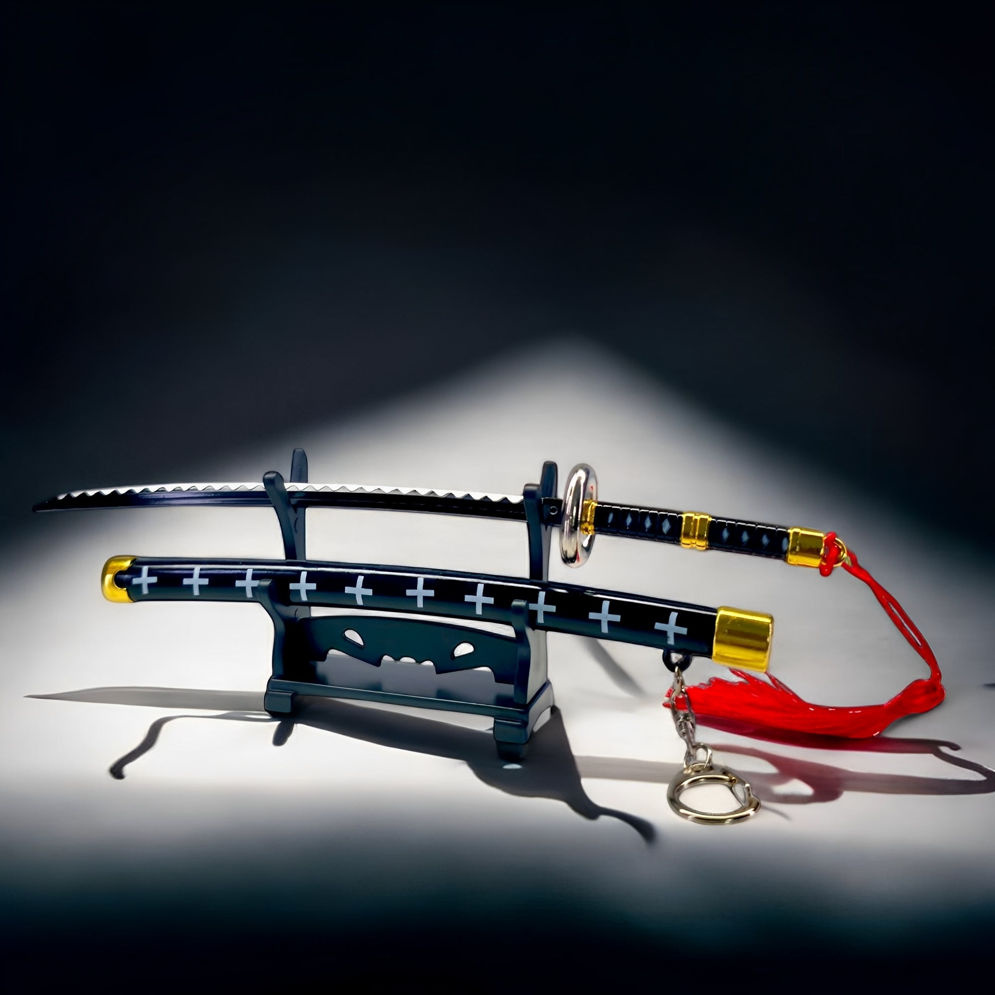Trafalgar Law Mini-Katana — Komplett-Ansicht auf Display-Ständer